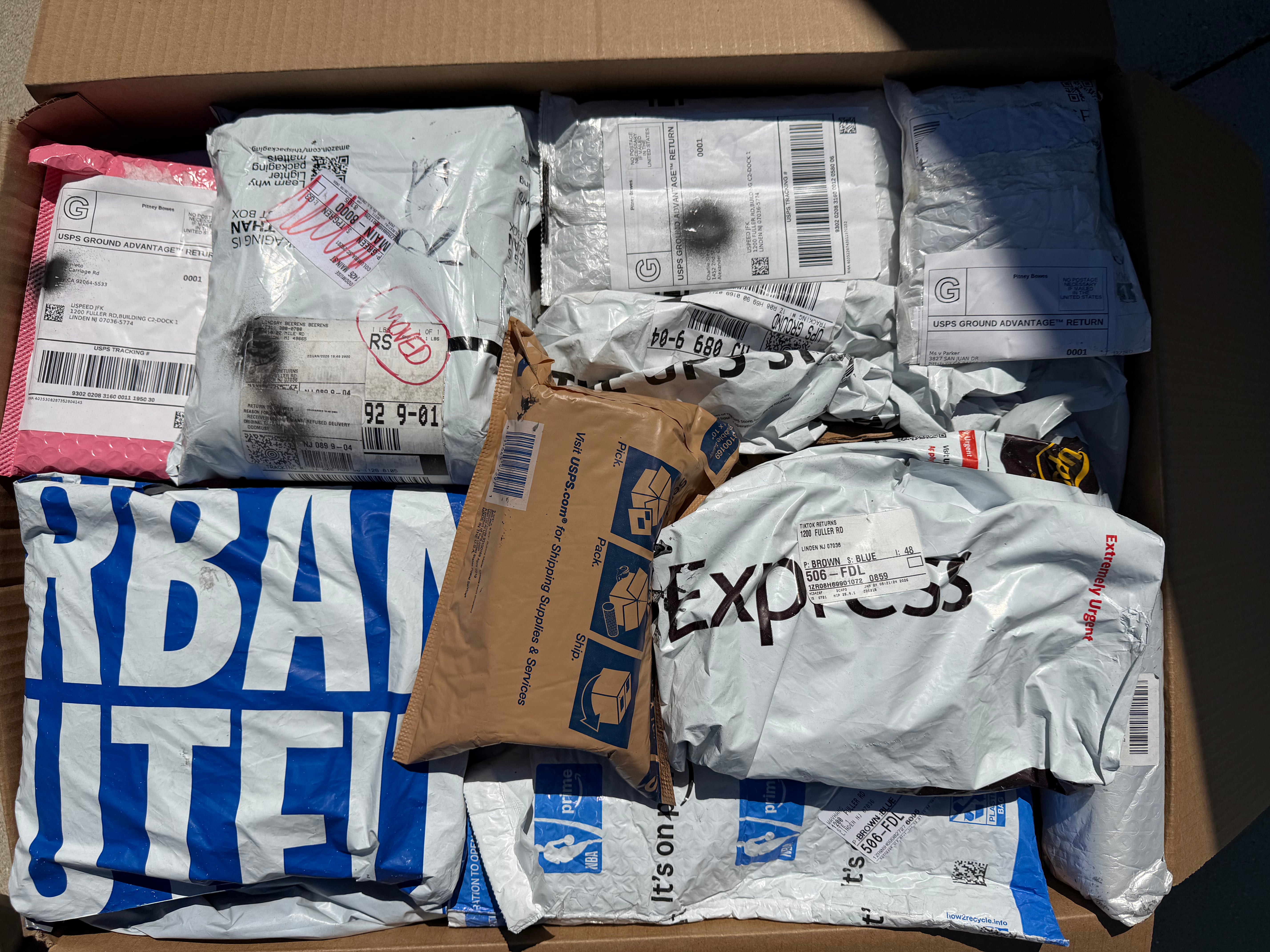 Pallet Hugger® Authentic Mail Mystery Box Large